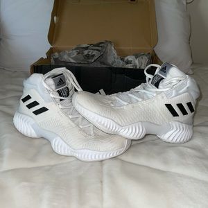 white men/woman’s basketball shoes